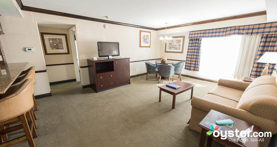Red Lion Inn and Suites Logo - Red Lion Inn & Suites Hershey | Oyster.co.uk Review & Photos