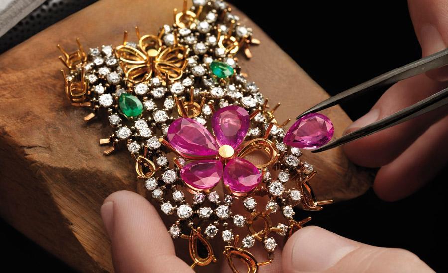 Bvlgari Jewelry Logo - Bvlgari Jewelry Making | Italian Handmade Jewelry | BVLGARI