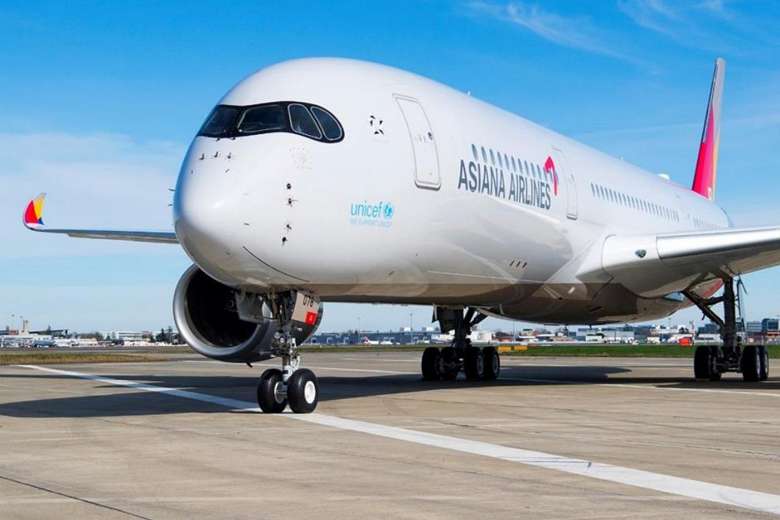 South Korean Airlines Logo - South Korean airlines ordered to pay fines, pilots suspended as ...