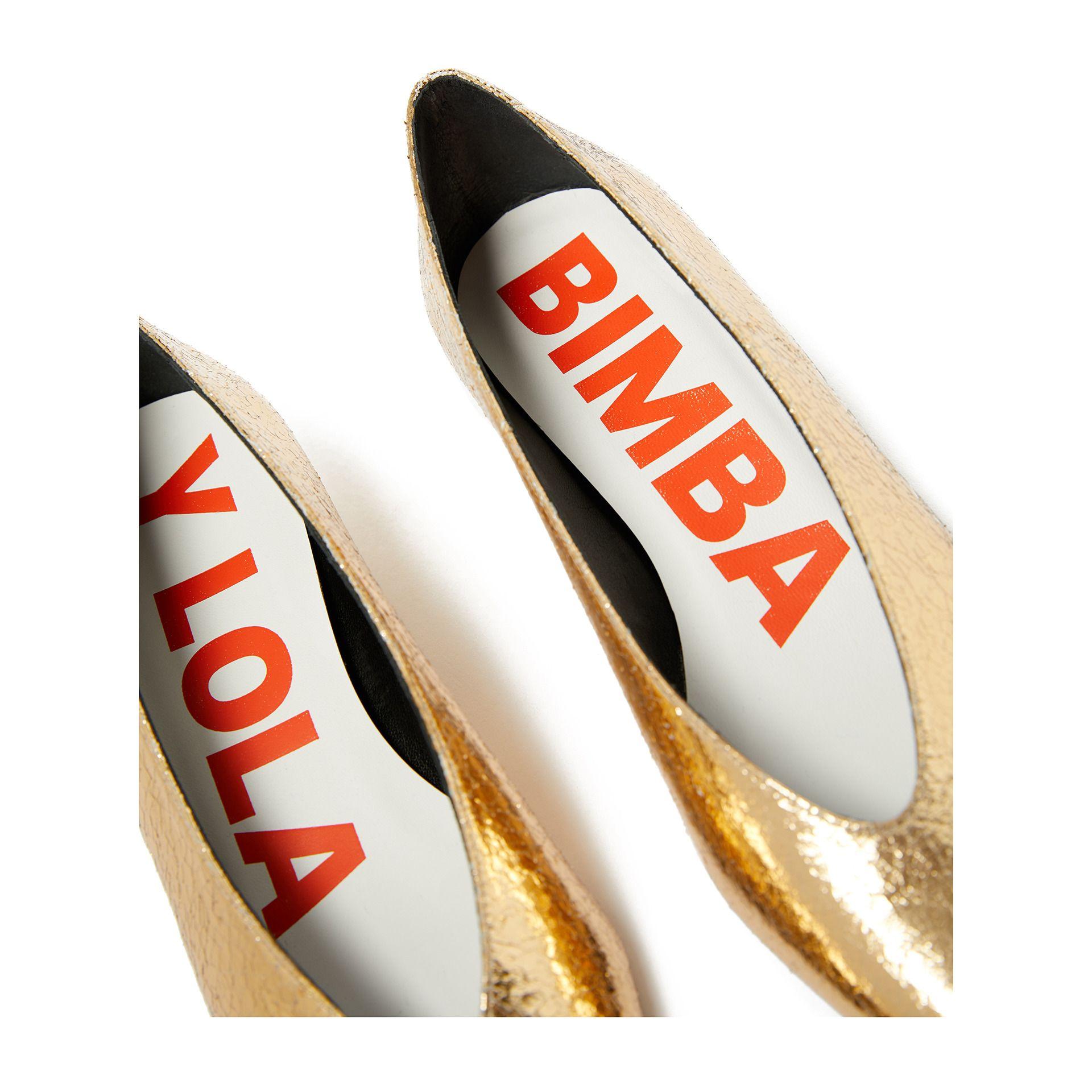 Golden V Logo - Golden leather V court shoe. BIMBA Y LOLA ®