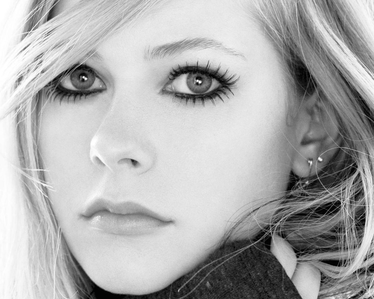 Avril Lavigne Black and White Logo - Download Exclusive Elisha Cuthbert HomeMade photo, Elisha Cuthbert ...