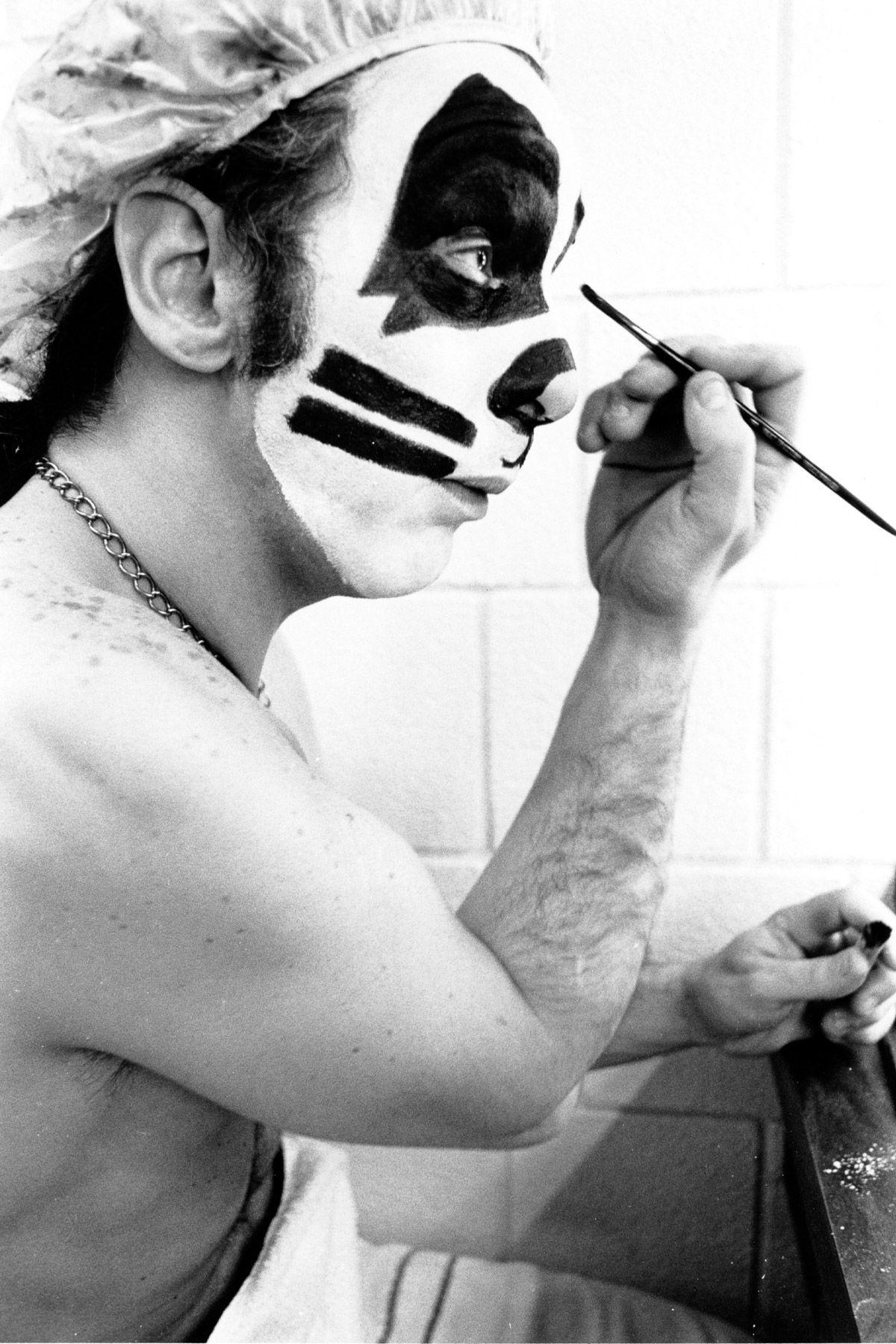 Makeup Black and White Logo - How KISS applied makeup before concerts