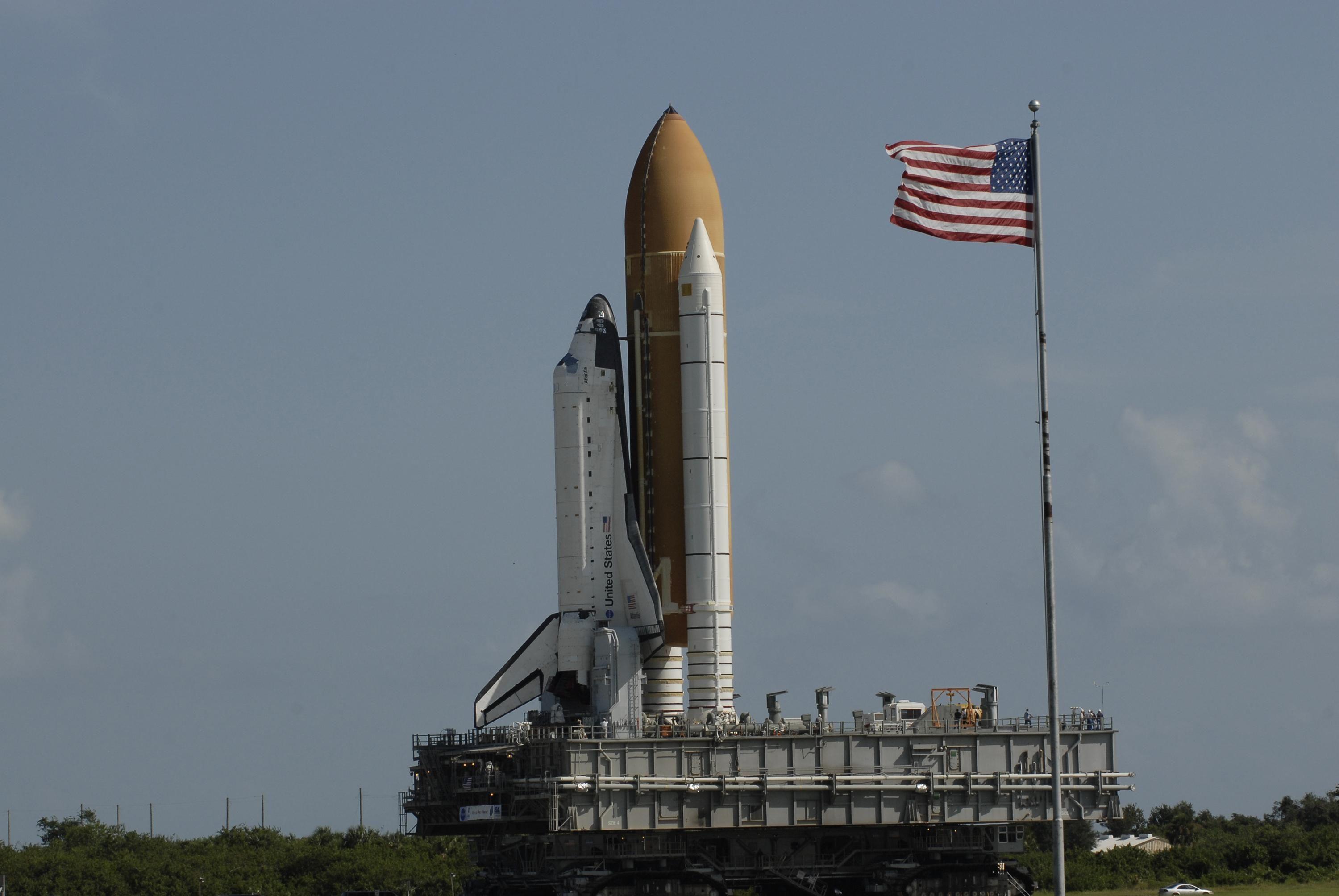 Shuttle Launch NASA Logo - HST/SM4 - Multimedia - Shuttle Prep - Atlantis Rollout