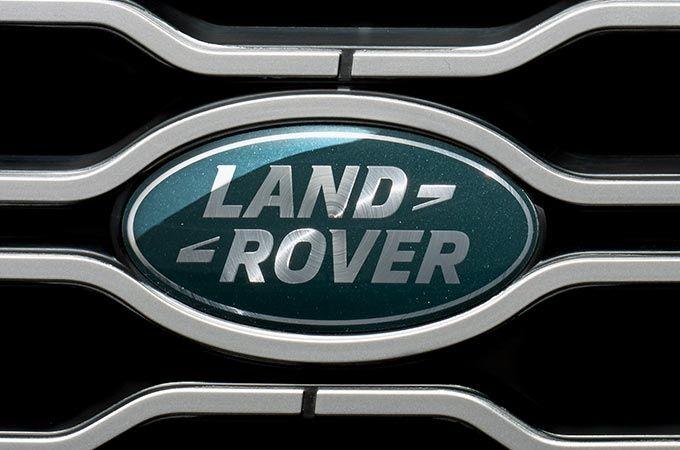 Land Rover Car Logo - Choosing an Engine - Petrol, Diesel & PHEV - Land Rover