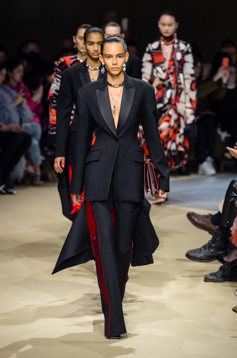 Alexander McQueen 2018 Logo - See Every Look From Alexander McQueen's Fall 2018 Collection