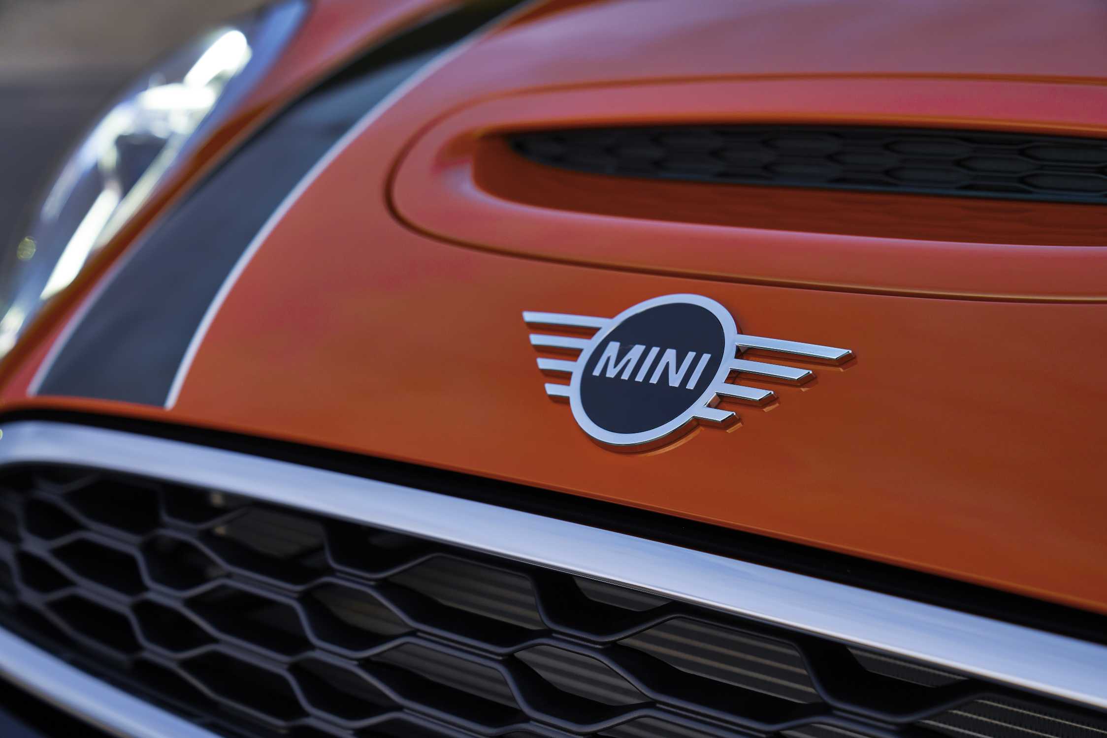 New Mini Cooper Logo - MINI Cooper S 3 door with new MINI Logo (01/2018)