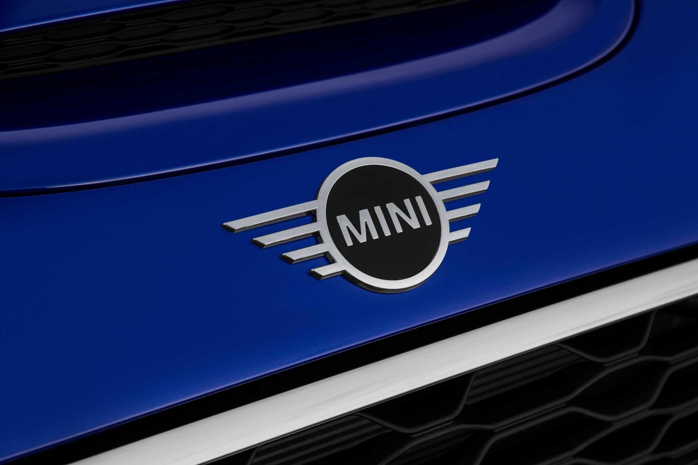 New Mini Logo - MINI Cooper S Convertible with new MINI Logo (01/2018)