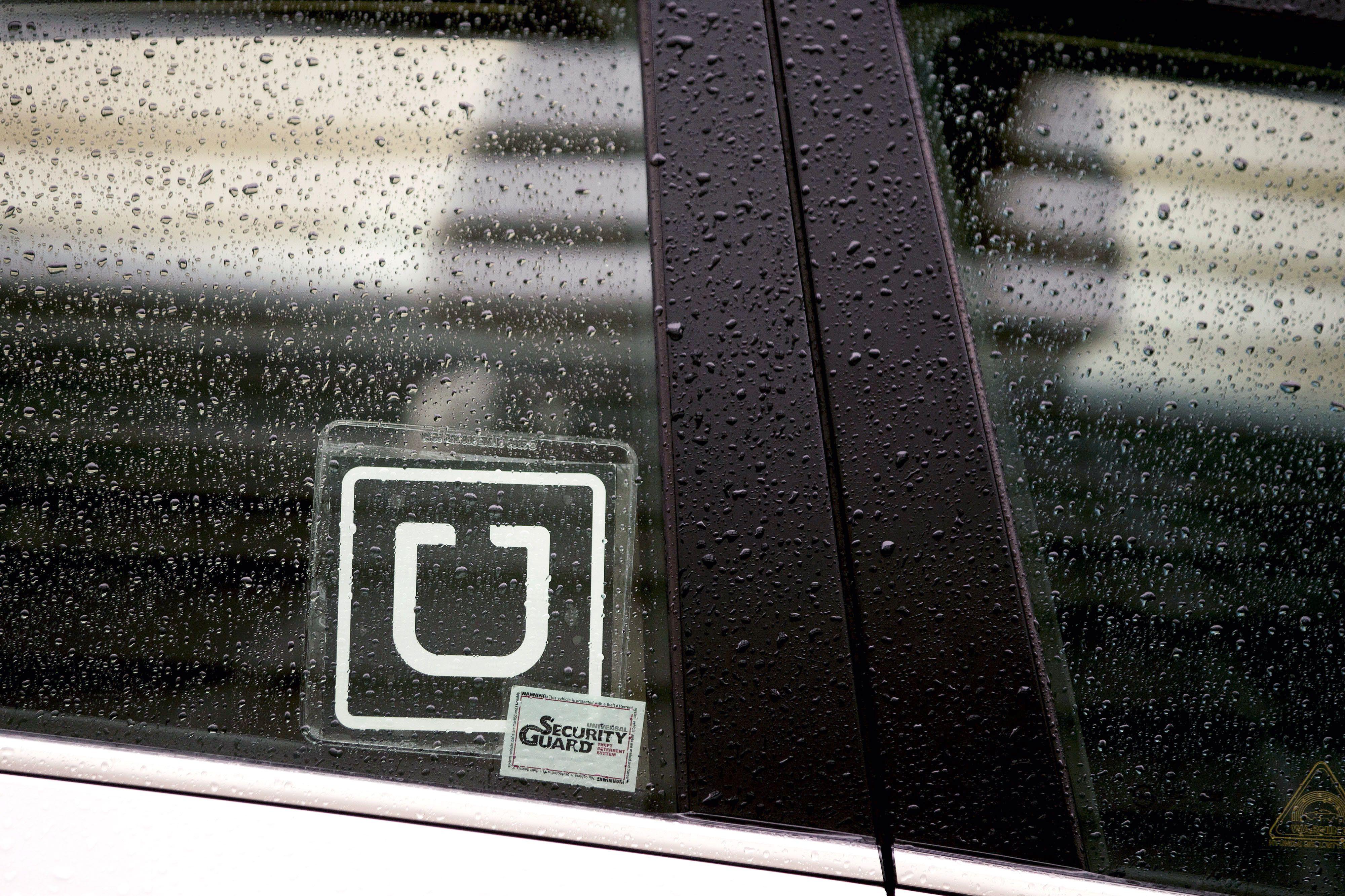 Uber Driver Windshield Logo - Uber Drivers Protest Wage Cuts In New York City and San Francisco ...