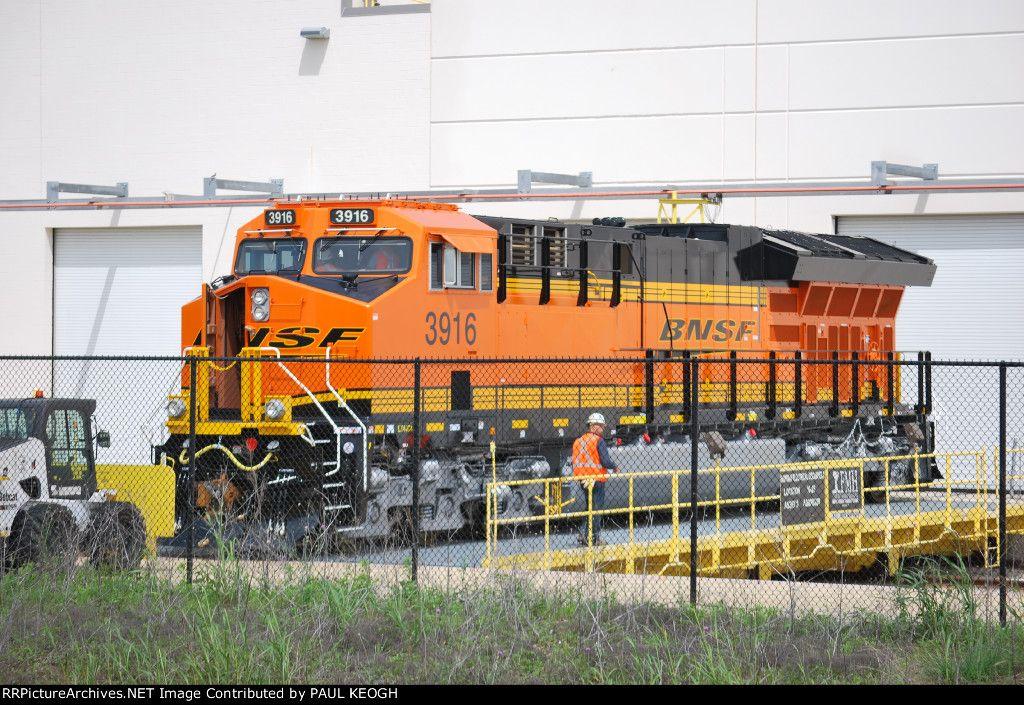 BNSF Swoosh Logo - First Time in the Mid Day Texas Sun!!! BNSF 3916 Shows Off Her Very