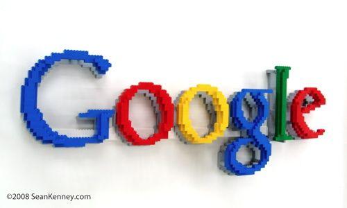 Google Art Logo - Sean Kenney - Art with LEGO bricks : Google logo (floating)