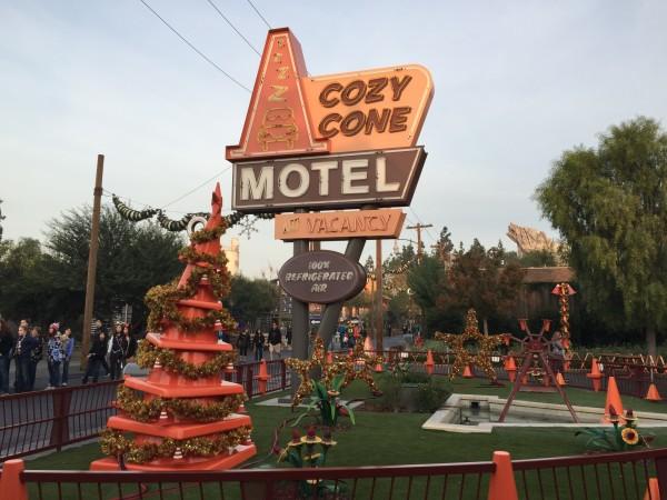 Cozy Cone Logo - Photos: Cozy Cone Motel Holiday Decorations at Cars Land | WDW Daily ...