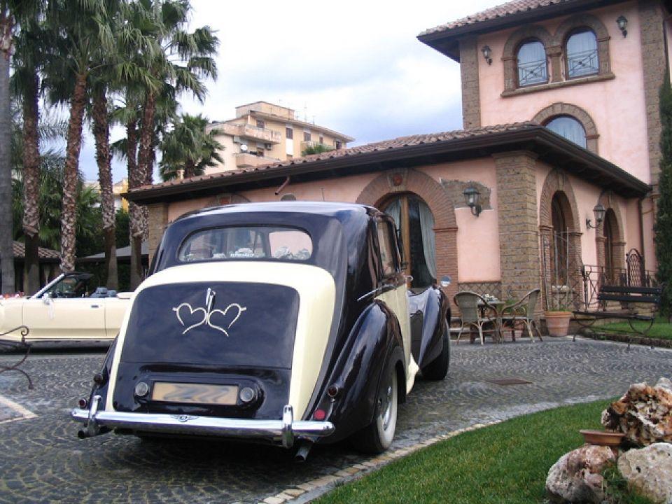 Modern Vintage Automotive Logo - wedding cars in sorrento coast - TheWeddingKey