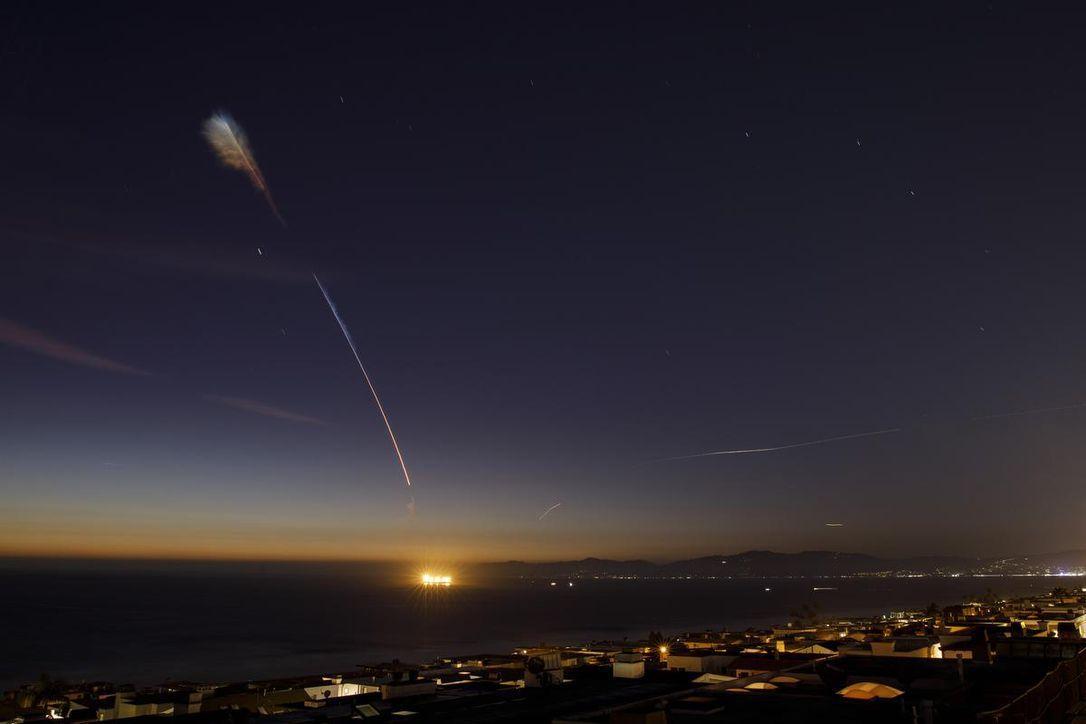 SpaceX Star Logo - Reused SpaceX rocket takes off carrying 64 satellites