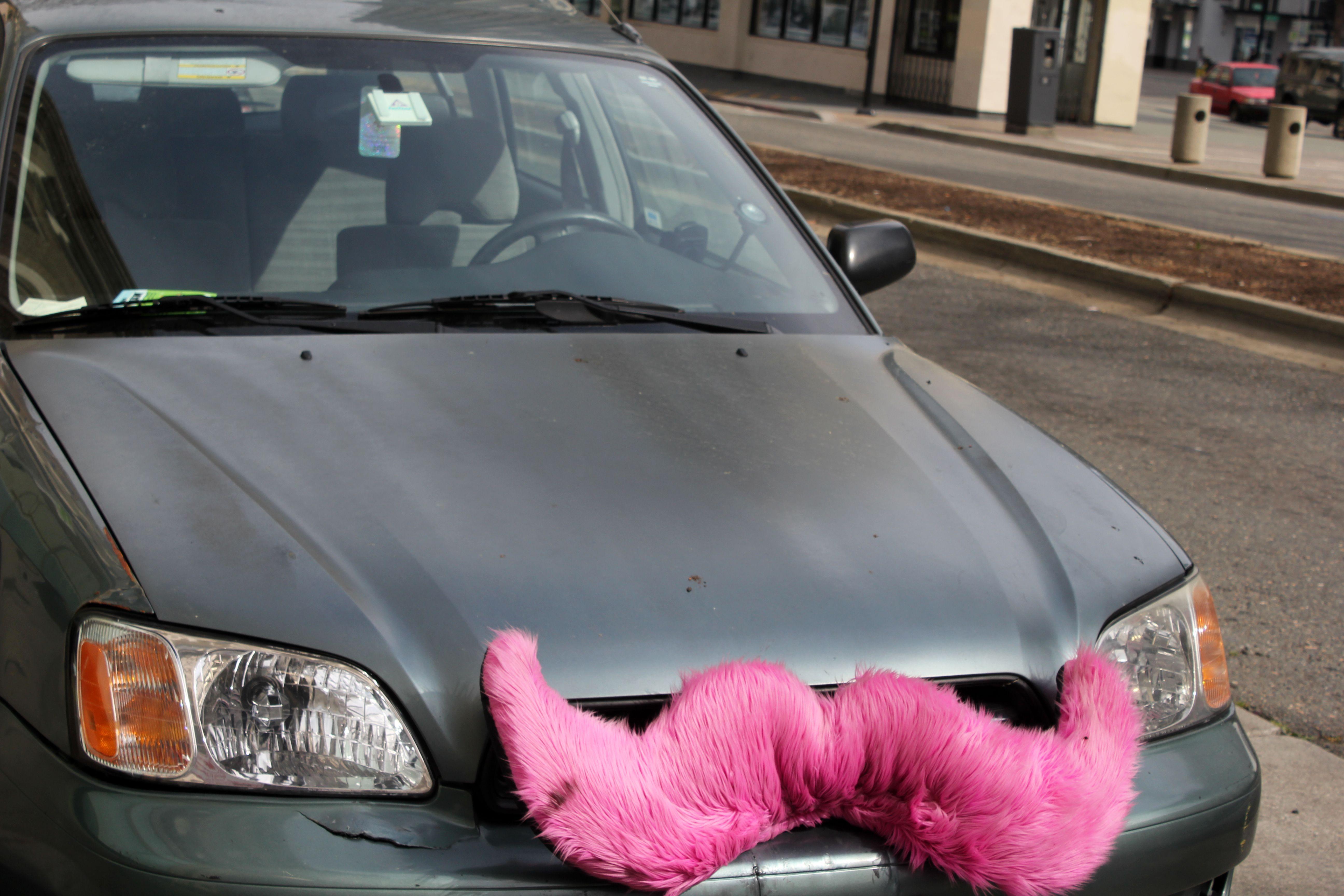 Pink Mustache Lyft Logo - File:Lyft Car Pink Mustache.jpg - Wikimedia Commons