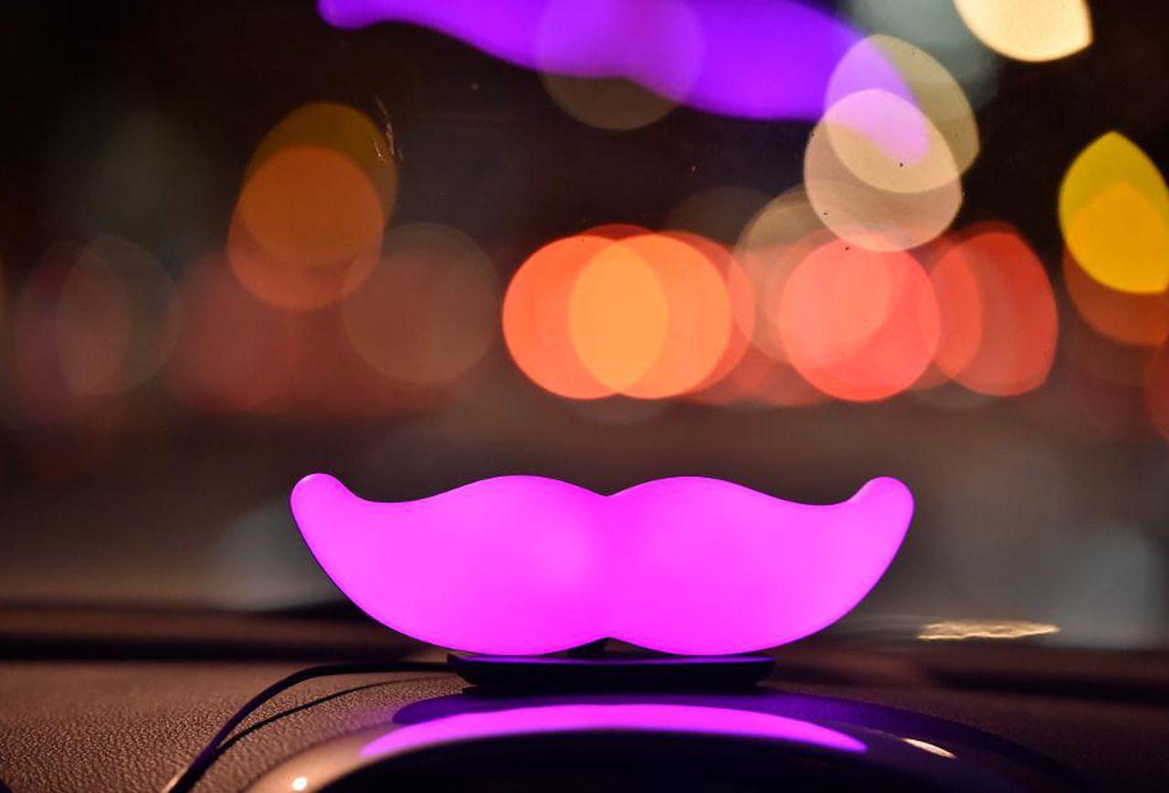 Pink Mustache Lyft Logo - To Conquer A Goliath, Lyft Must Act At The Speed Of Light