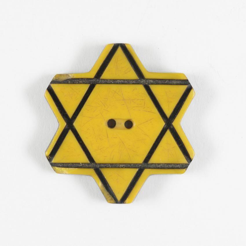 Yellow Star Circle Logo - Distinctive Jewish badge (yellow star button) that the Jews of ...