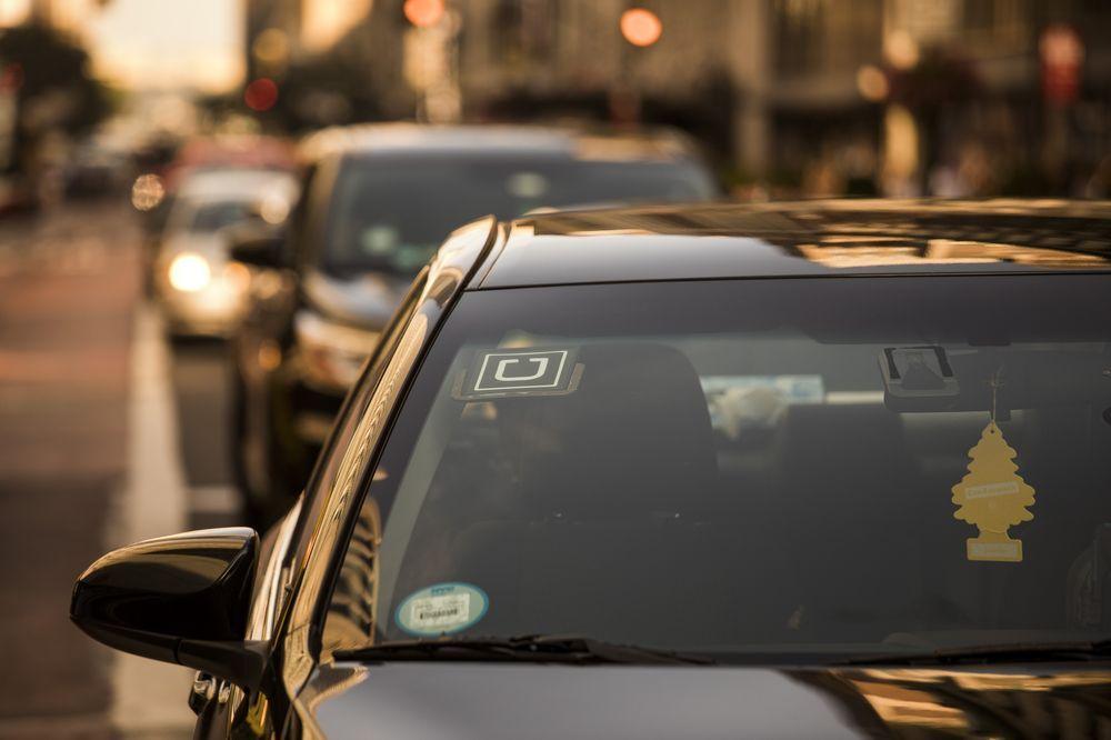 Uber Driver Windshield Logo - New York Sets Nation's First Minimum Wage for Uber, Lyft Drivers ...