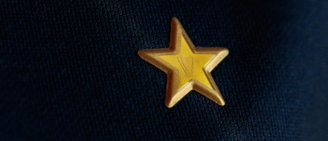 Blue Gold Stars Logo - Here's why the LA Galaxy's jersey has one star on it in 2016 | LA Galaxy