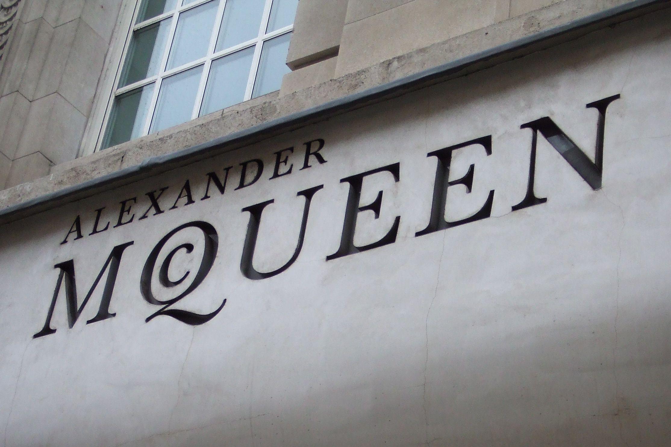Alexander McQueen Logo - File:Alexander McQueen front.jpg - Wikimedia Commons