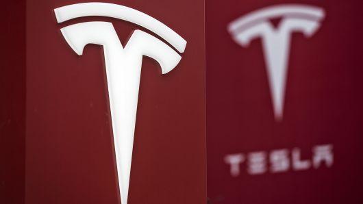 Tesla Mototrs Inc Logo - Would you rather? Trading Apple and Tesla launches