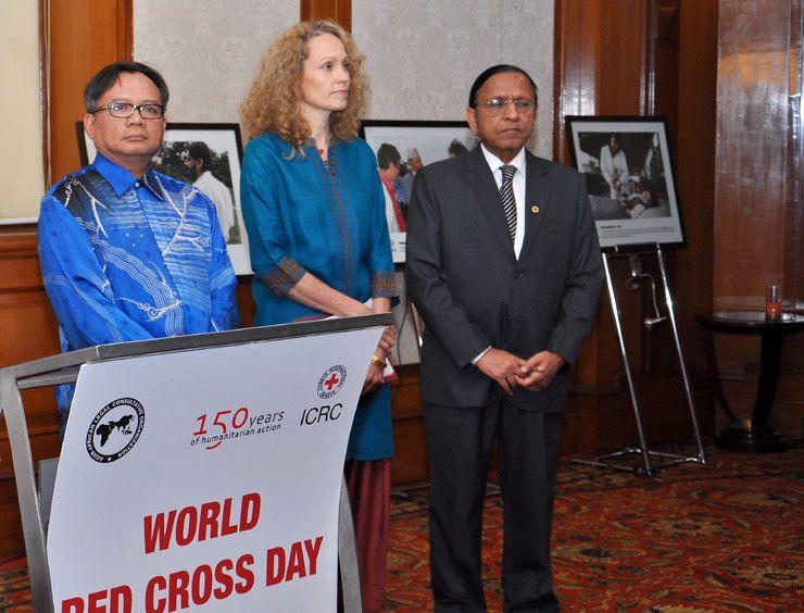 White Globe Red Cross Logo - World Red Cross Day: People across the globe share How we have ...