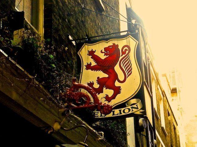 Red Lion Water Logo - How Many Red Lions Are There In London?