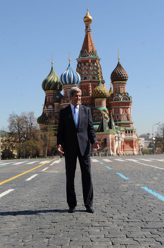 HH in Red Square Logo - Secretary Kerry Tours Red Square | U.S. Secretary of State J… | Flickr