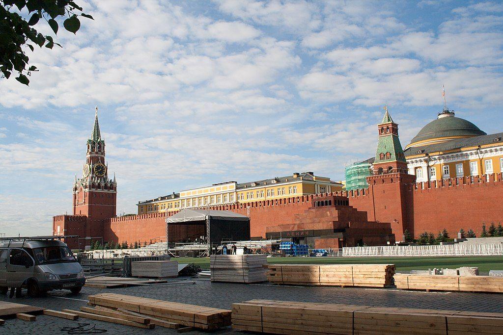 HH in Red Square Logo - File:View of Moscow Kremlin from the Red Square, 2009-06-19.jpg ...