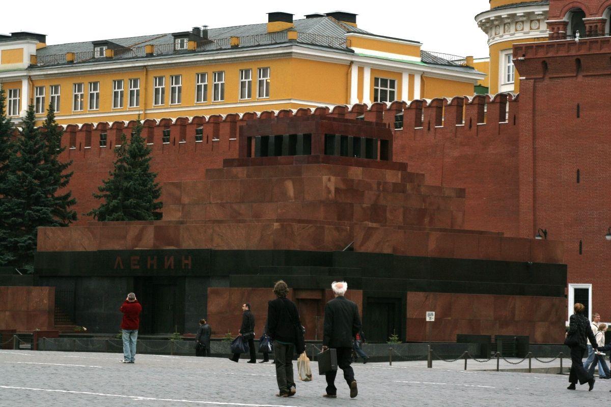 HH in Red Square Logo - File:Lenin's Tomb.jpg - Wikimedia Commons