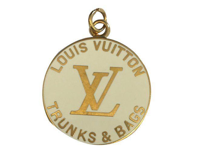 Pendant Louis Vuitton Logo - Louis Vuitton Pendant necklaces Pendant necklaces Metal White ref ...