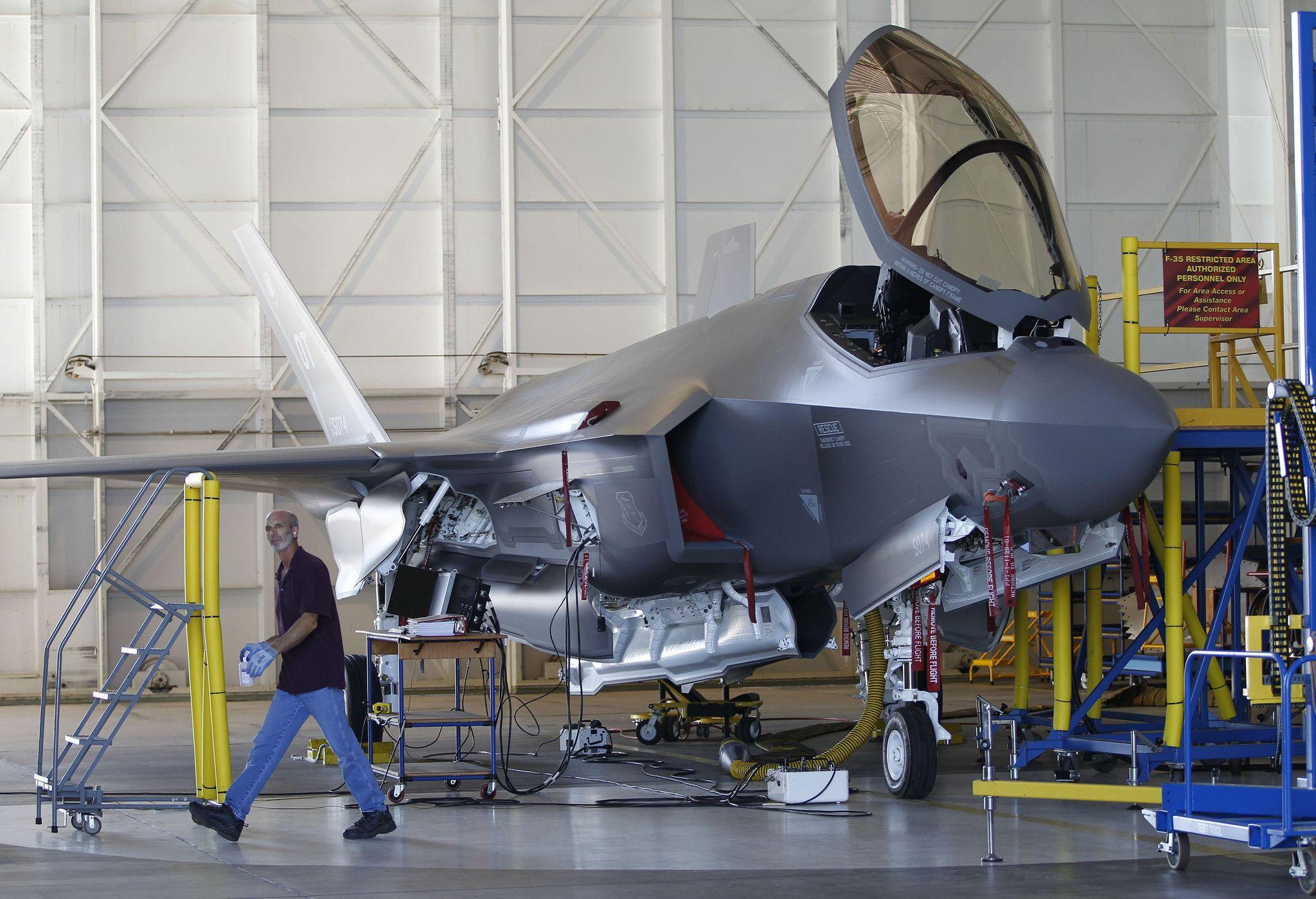 Pratt and Whitney F-35 Logo - As Pentagon Reconsiders F35s, Pratt And Whitney Could Be Affected