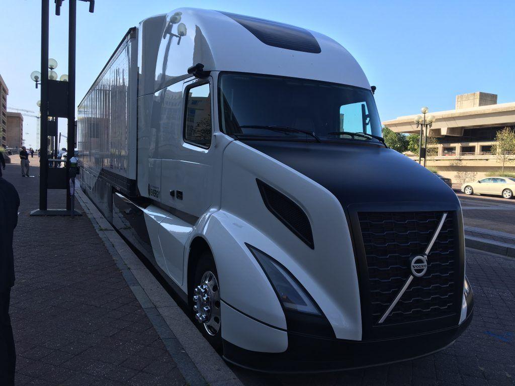 2018 Volvo Truck Logo - Volvo's SuperTruck Testing Yields 13 MPG