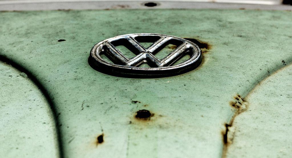 Old VW Logo - VW logo on old bug | Rebel T2i (digital) | Flickr