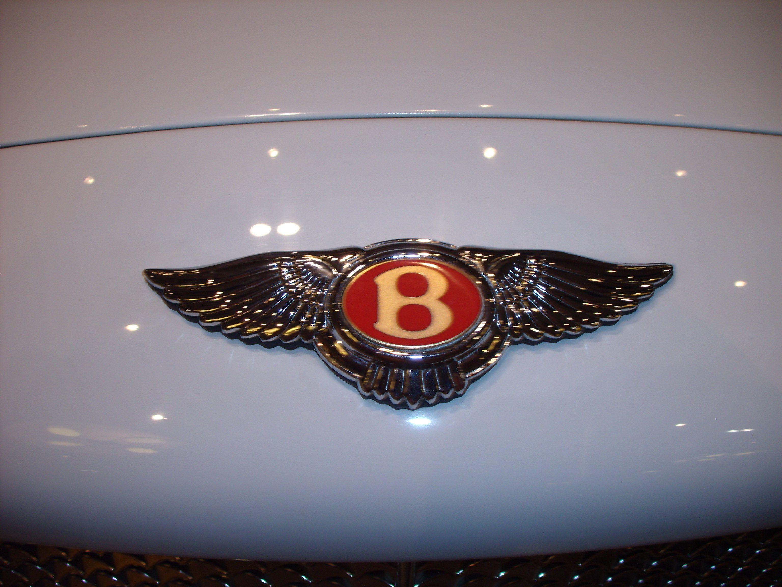 Bentley Logo - File:Bentley Logo on White Car.jpg - Wikimedia Commons