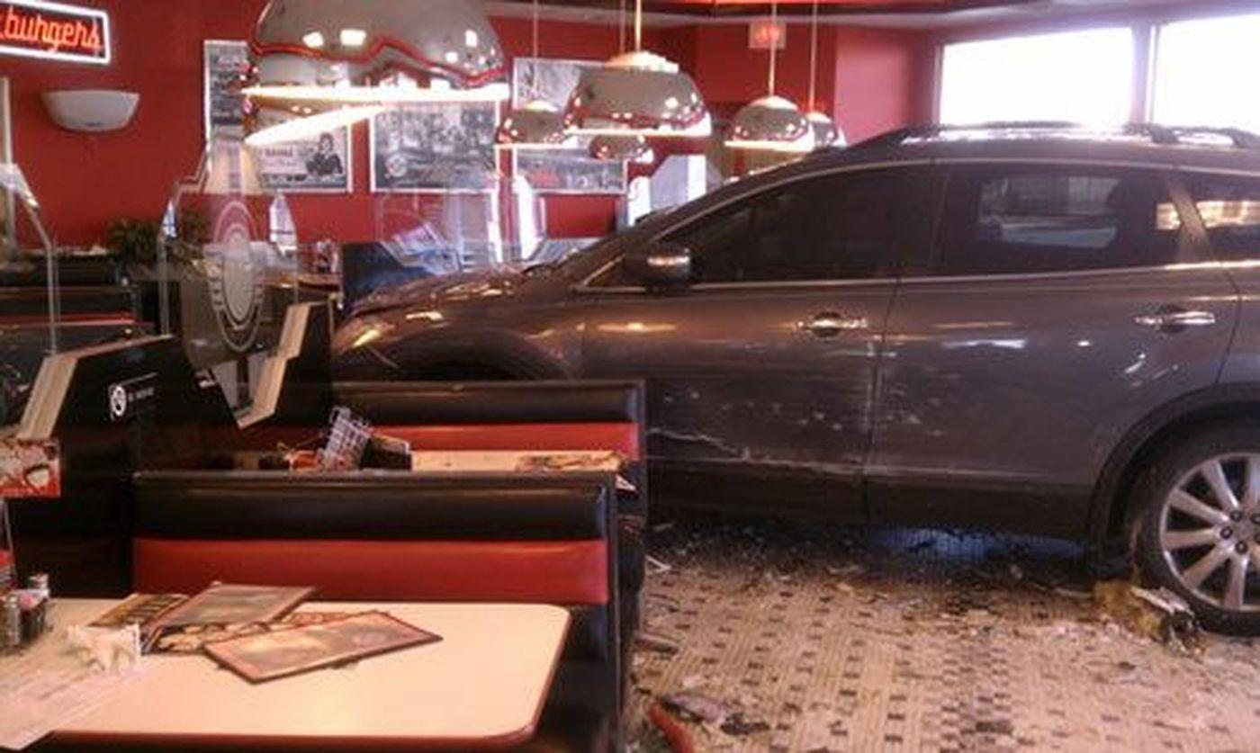 Evansville Steak 'N Shake Logo - Several hurt when car drives through Evansville Steak N Shake