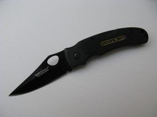 Black Horse with Gold Shield Logo - Smith & Wesson Cuttin Horse Gold Shield Knife Black - CH001SBCP