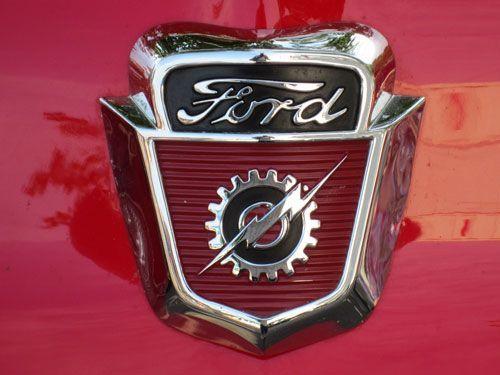 Vintage Auto Logo - 40 Amazing Vintage Car Logos – Typography at its best! | Cars ...