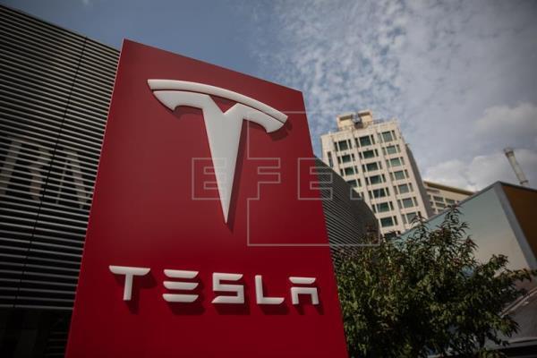 Tesla Business Logo - Sharp drop in Tesla share price in wake of Musk's market withdrawal ...