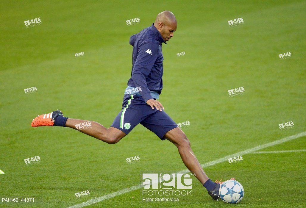 Old VfL Wolfsburg Logo - VfL Wolfsburg-s Naldo in action during a training session at the Old ...