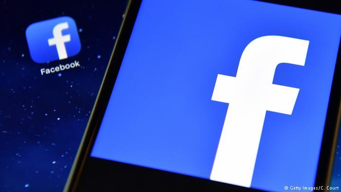 Facebook Workplace Logo - Ex-Facebook moderator sues over workplace trauma | News | DW | 25.09 ...