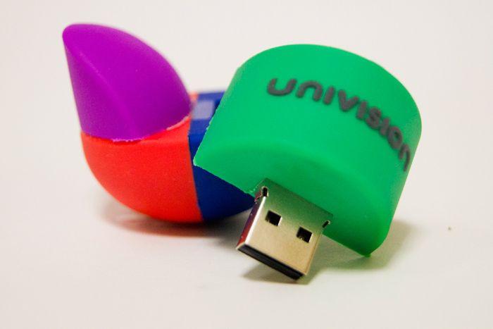 Univision Logo - Univision turned its corporate logo into a USB drive that was given ...