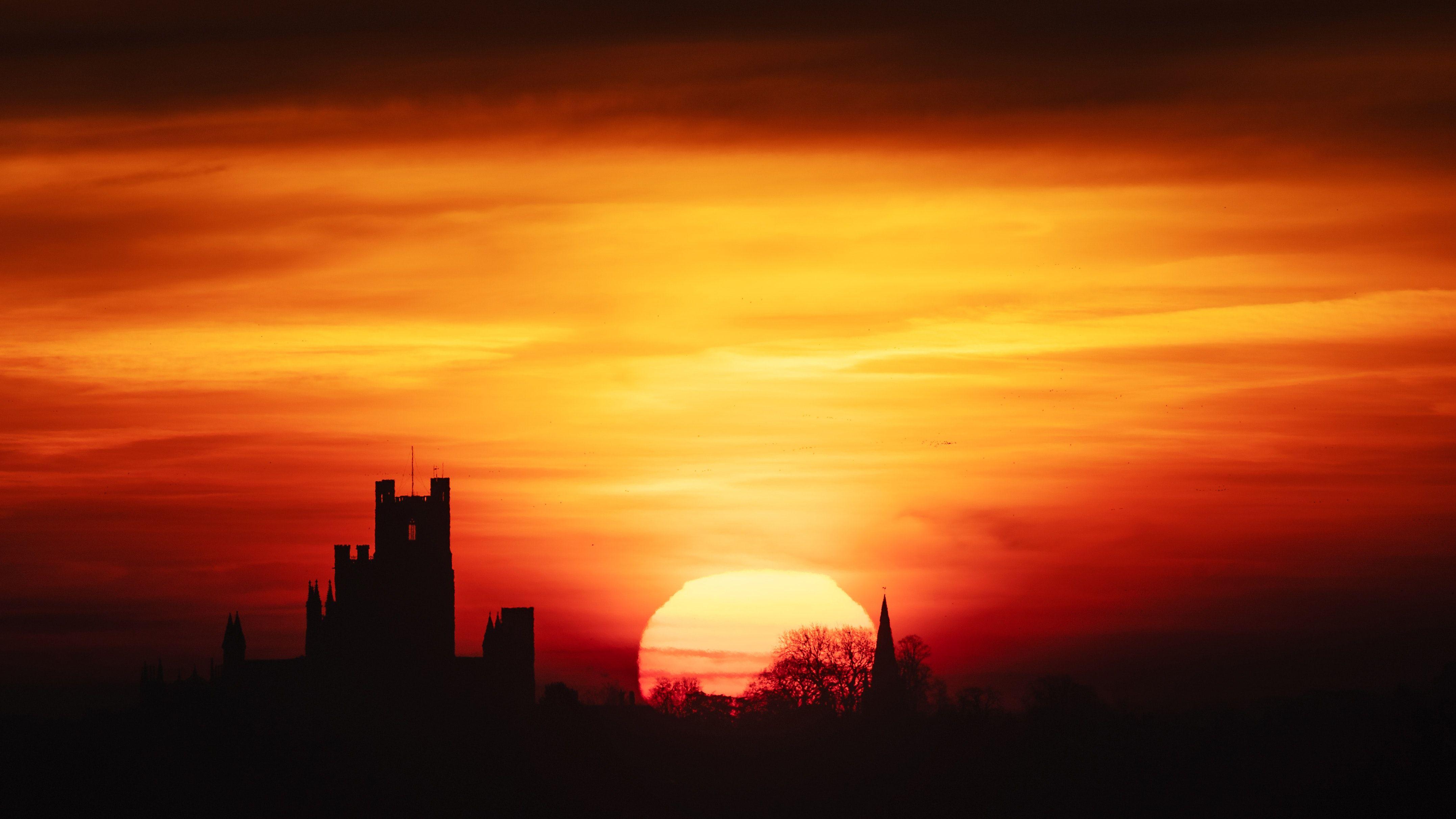 Sunrise Yellow and Red Logo - Sunrise puts on a spectacular show around the United Kingdom