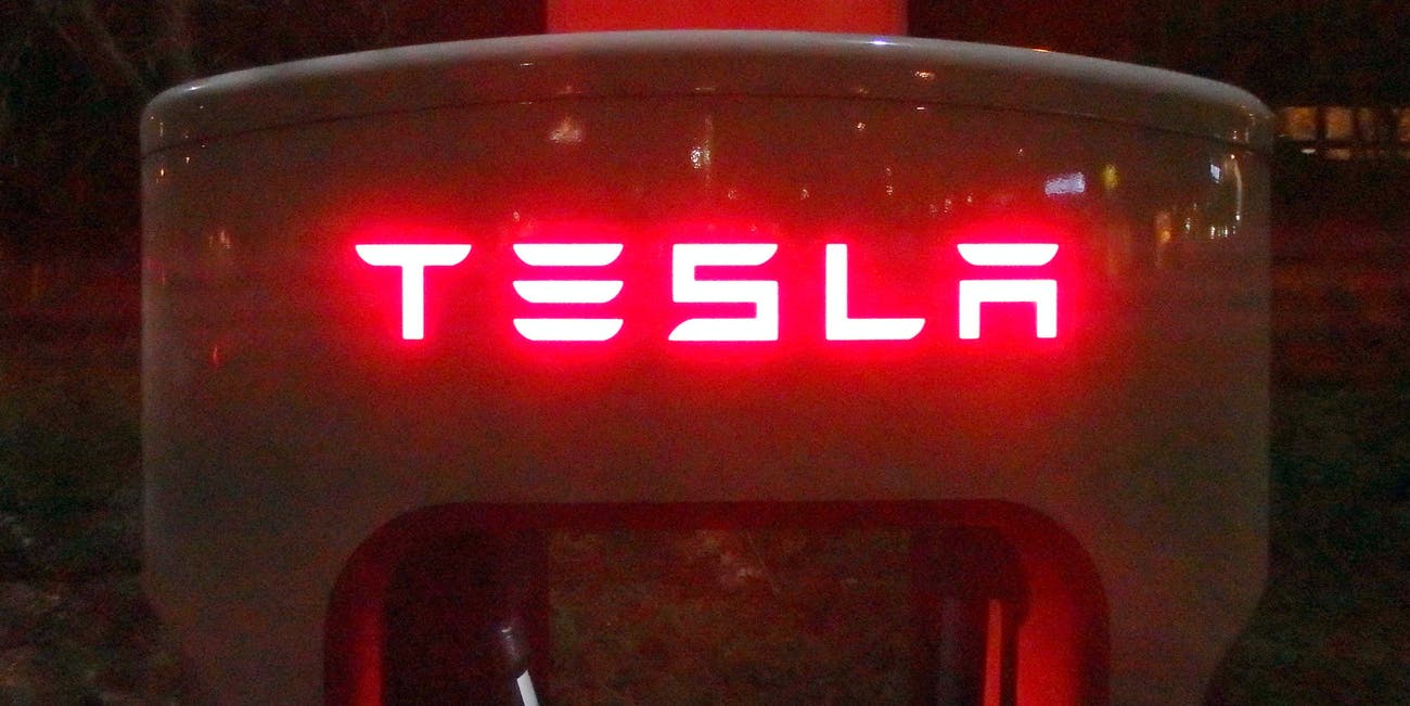 Tesla Red Logo - Elon Musk's Tesla Just Had Its Best Stock Week in 4 Years