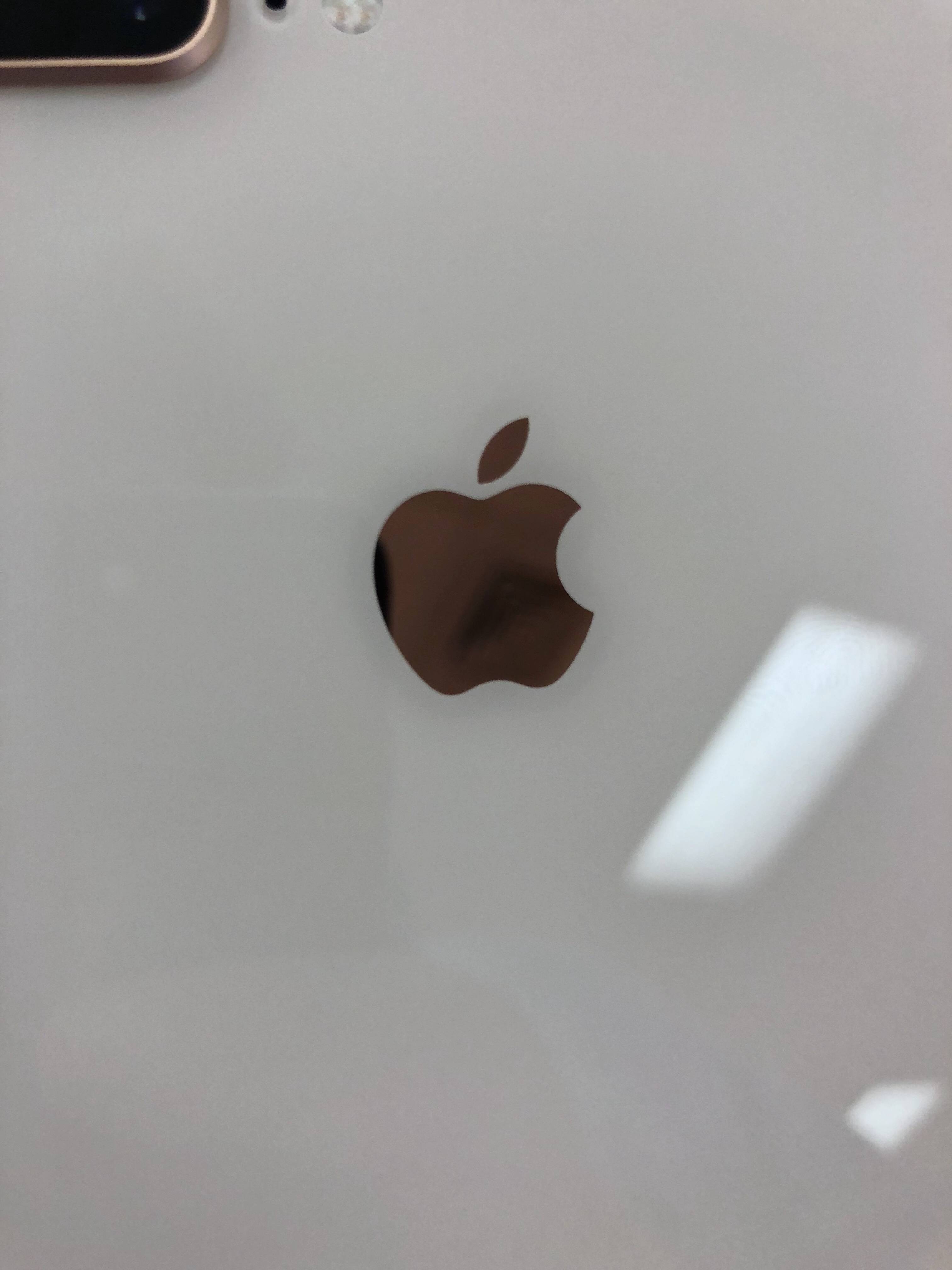Gold Apple Logo - Anybody else see a weird Apple logo “shadow” behind the Apple on